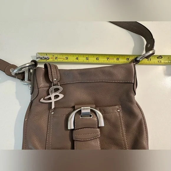 B. MAKOWSKY Crossbody Purse Taupe Tan Beige Brown Leather Handbag Buckle Pockets - Picture 16 of 16